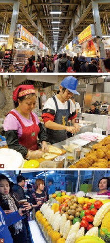 Food stalls at Shilin Market